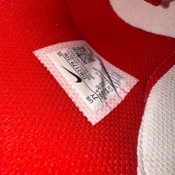 Nike Red and White Women's Sneakers - Picture 11 of 11